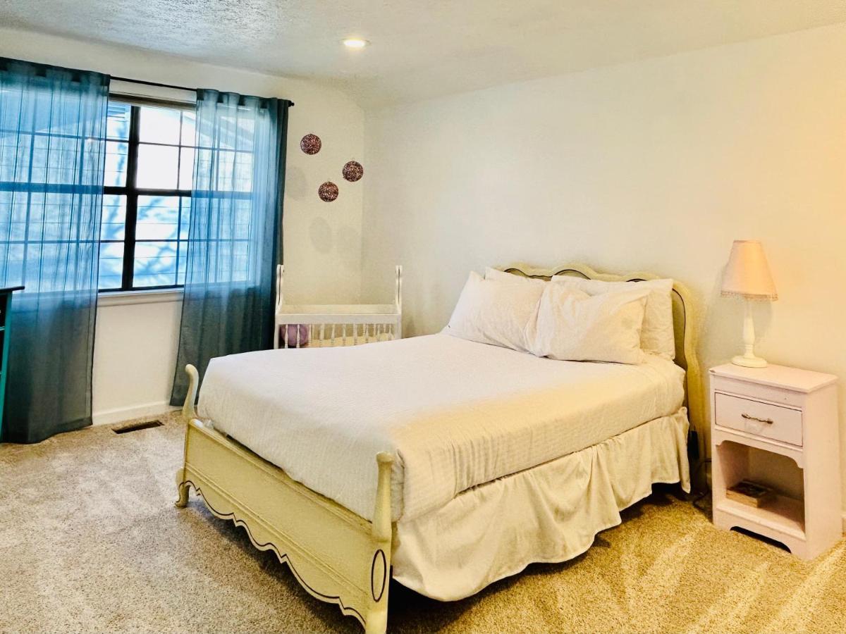 Experience Nirvana With Artwork Collections From Around The Globe Located In Lakewood Neighborhood In Se Boise Next To A Park, Minutes From Bown Crossing And The Boise River, 10 Minutes To Downtown, 4 Beds, Sleeps 8, Pets Welcome In Large Fenced In Y Екстериор снимка